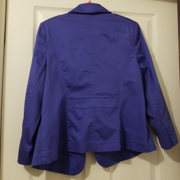 Blazer - Picture 3 of 4